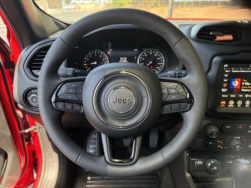 Used 2022 Jeep Renegade Altitude w/ Sun/Sound Group AWD/4WD image 28