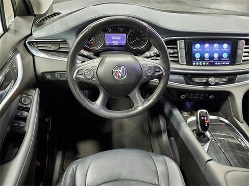 Used 2020 Buick Enclave Essence image 18