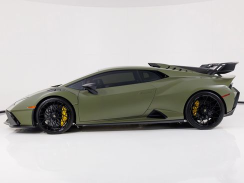 Used 2022 Lamborghini Huracan STO image 6