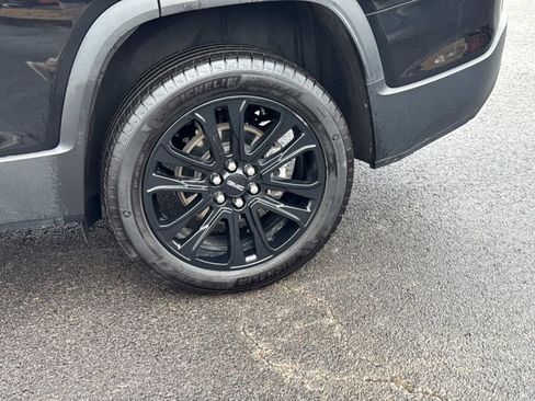 Used 2023 GMC Acadia SLE w/ Driver Convenience Package image 11