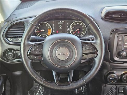 Used 2017 Jeep Renegade Altitude FWD image 14