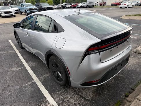 Used 2023 Toyota Prius LE FWD image 5