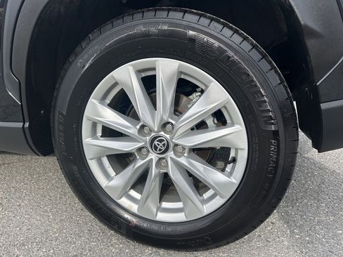 Used 2025 Toyota Corolla Cross LE image 27