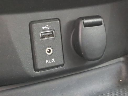 Used 2017 Nissan Rogue SV w/ Sun & Sound Touring Package image 31