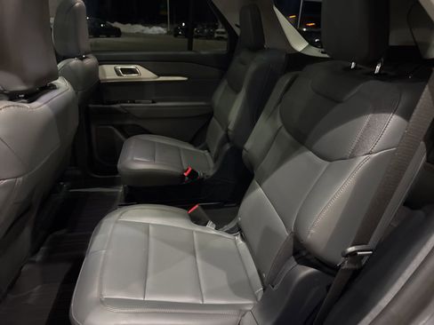 Certified 2025 Ford Explorer Active w/ Active Comfort Package image 39