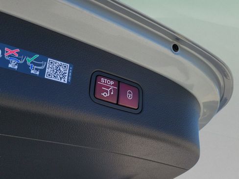 Certified 2026 Mercedes-Benz GLC 300 image 6