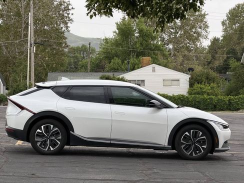 Used 2022 Kia EV6 Light RWD image 4