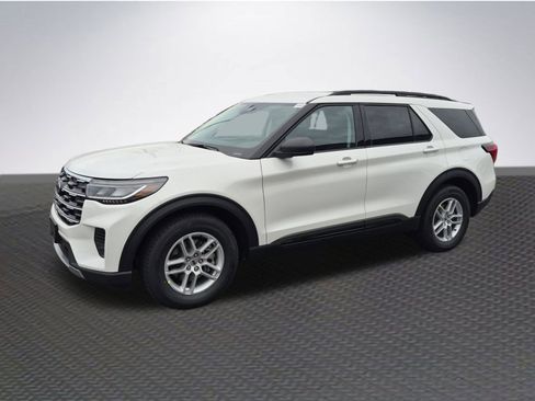 New 2026 Ford Explorer Active image 2