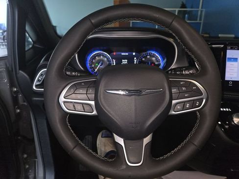 Used 2025 Chrysler Pacifica Select FWD image 14