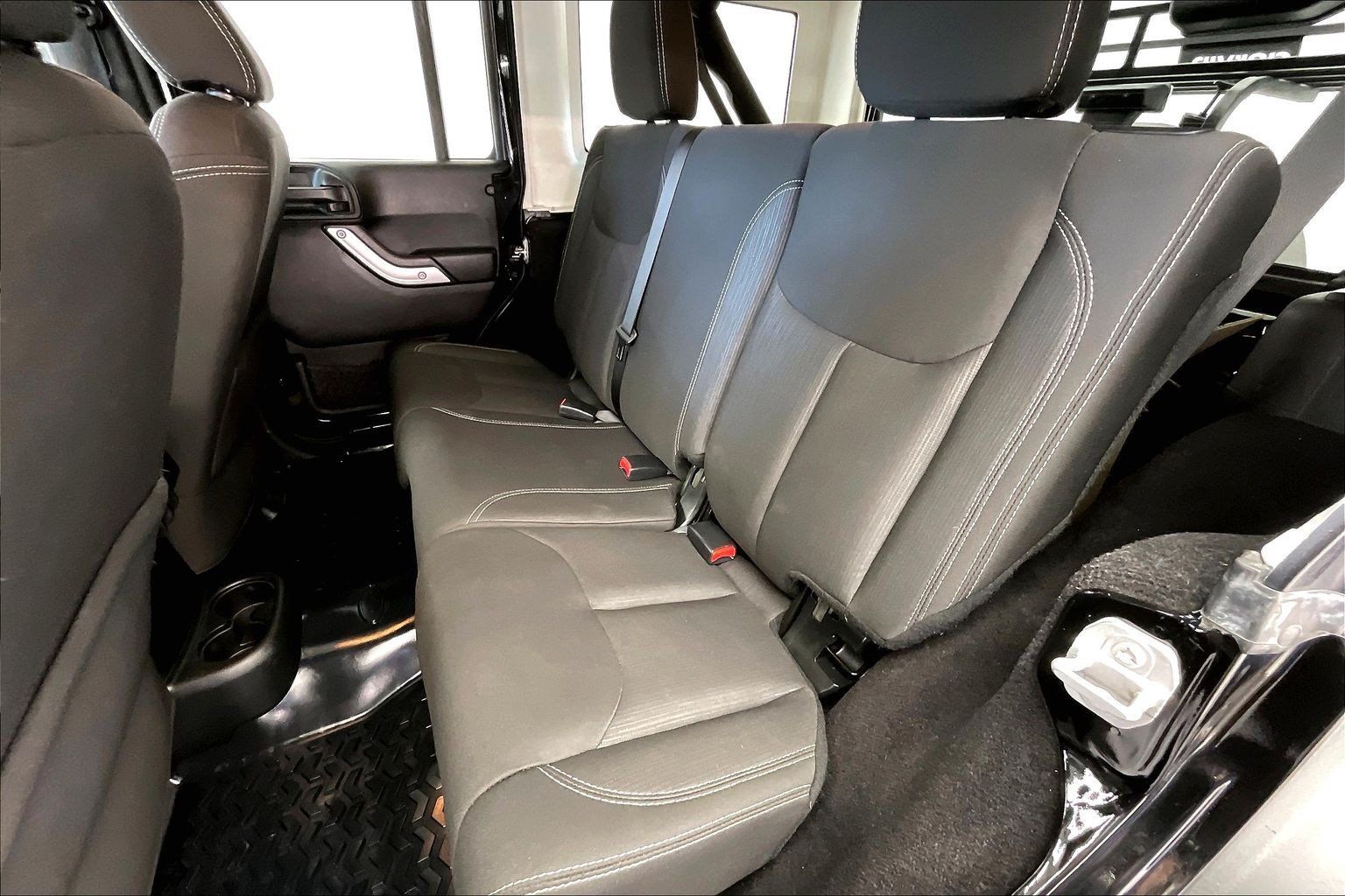 Used 2017 Jeep Wrangler Unlimited Rubicon w/ Connectivity Group AWD/4WD image 19