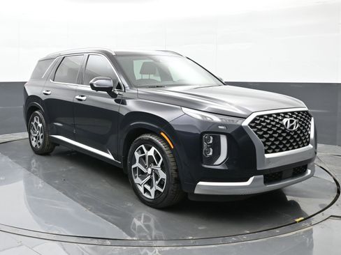 Used 2021 Hyundai Palisade Calligraphy w/ Winter Package image 2