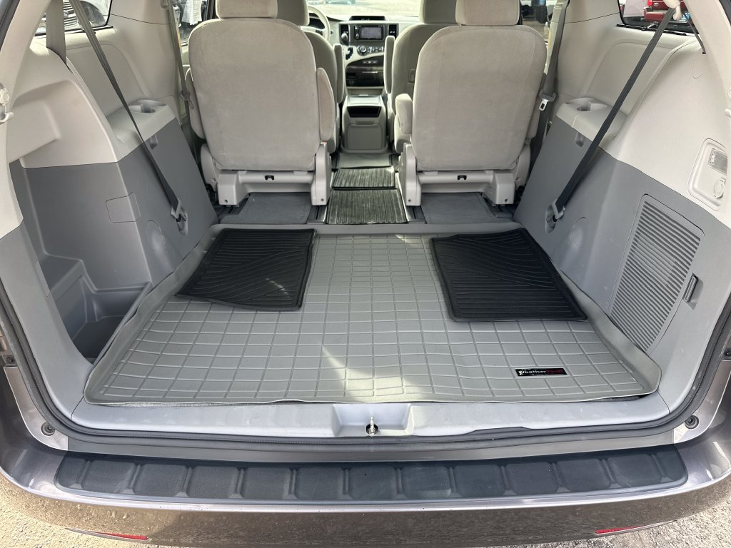 Used 2014 Toyota Sienna LE AWD/4WD image 17