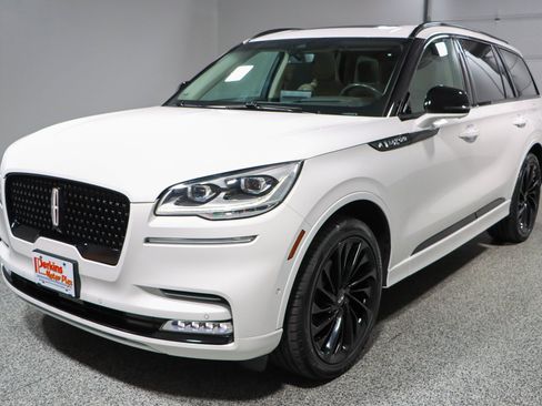 Used 2023 Lincoln Aviator Reserve w/ Equipment Group 201A AWD/4WD image 35