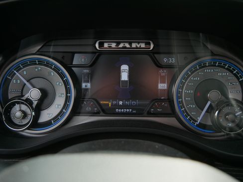 Used 2020 RAM 1500 Limited w/ Black Appearance Package AWD/4WD image 32