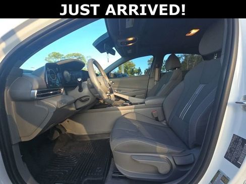 Used 2025 Hyundai Elantra SEL image 9
