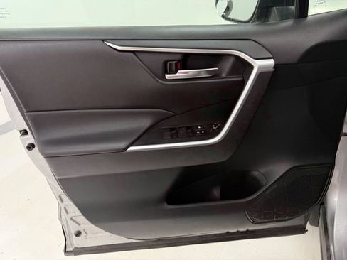Used 2020 Toyota RAV4 XLE FWD image 15