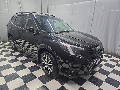 Used 2023 Subaru Forester Limited image 3