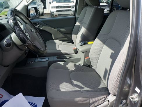 Used 2020 Nissan Frontier SV w/ SV Utility Package image 16