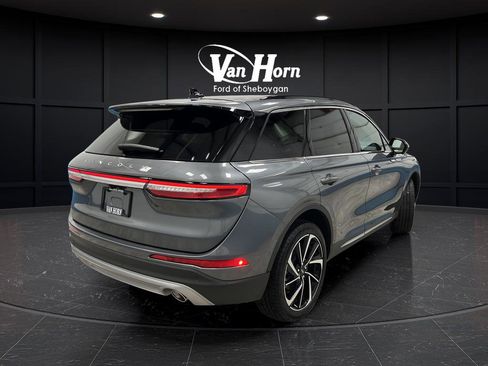 Used 2025 Lincoln Corsair Reserve image 6