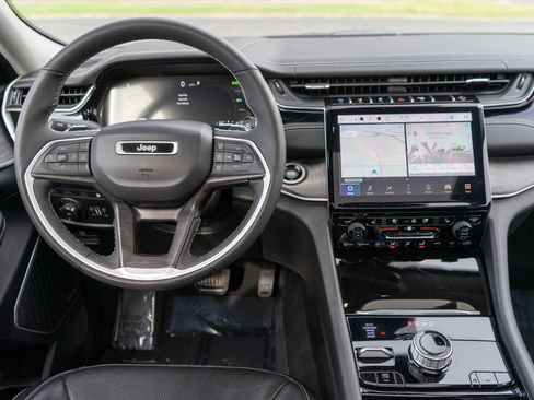 Used 2022 Jeep Grand Cherokee Limited 4xe w/ Luxury Tech Group II image 13