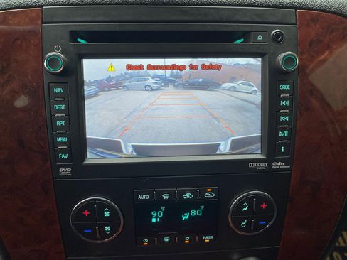 Used 2013 Chevrolet Avalanche LTZ image 32
