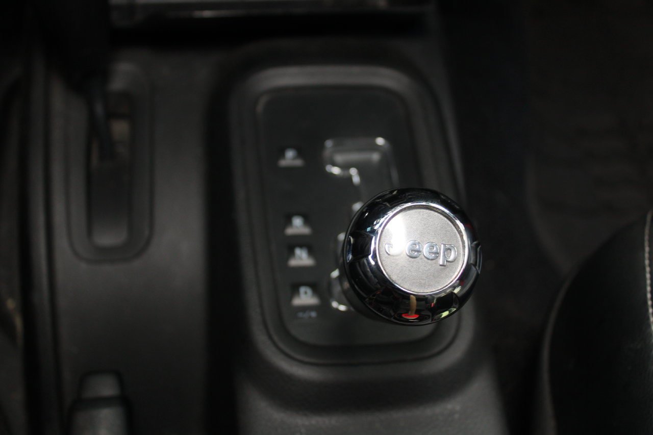 Used 2017 Jeep Wrangler Rubicon AWD/4WD image 12