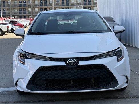 Used 2022 Toyota Corolla LE image 6