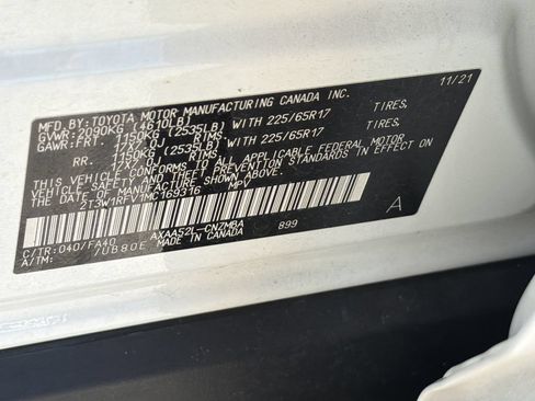 Used 2021 Toyota RAV4 XLE w/ Convenience Package FWD image 31