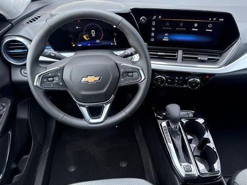 New 2026 Chevrolet Trax LT w/ LT Convenience Package FWD image 14