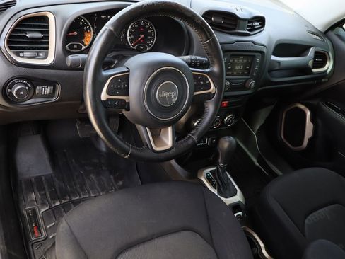 Used 2017 Jeep Renegade Latitude FWD image 11