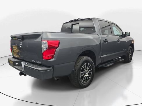 Used 2024 Nissan Titan SV image 9