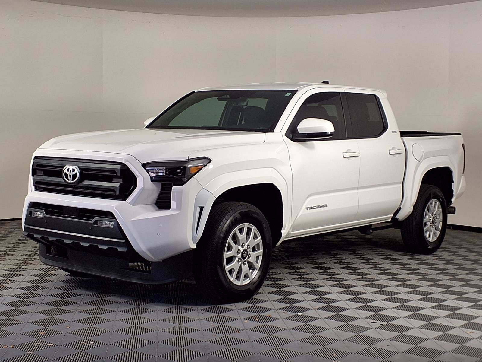Used 2024 Toyota Tacoma SR5 w/ SR5 Upgrade Package AWD/4WD image 3