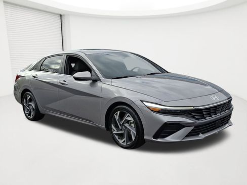 Certified 2024 Hyundai Elantra SEL w/ Convenience Package image 3