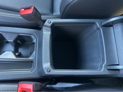 Used 2022 Volkswagen Tiguan SE image 33