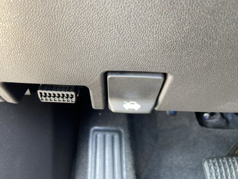 Used 2024 Chevrolet Equinox LS w/ LS Convenience Package FWD image 48