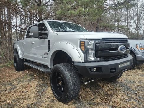 Used 2019 Ford F250 Lariat w/ Lariat Ultimate Package image 3