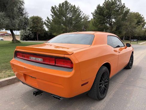 Used 2012 Dodge Challenger SXT RWD image 4