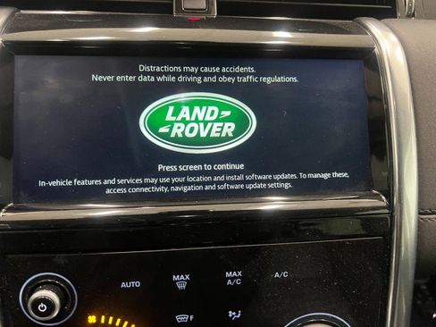 Used 2020 Land Rover Discovery Sport SE image 19