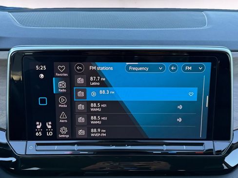 Used 2025 Volkswagen Atlas SE AWD/4WD image 14