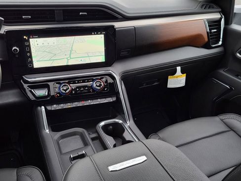 New 2025 GMC Sierra 2500 Denali w/ Denali Reserve Package image 35