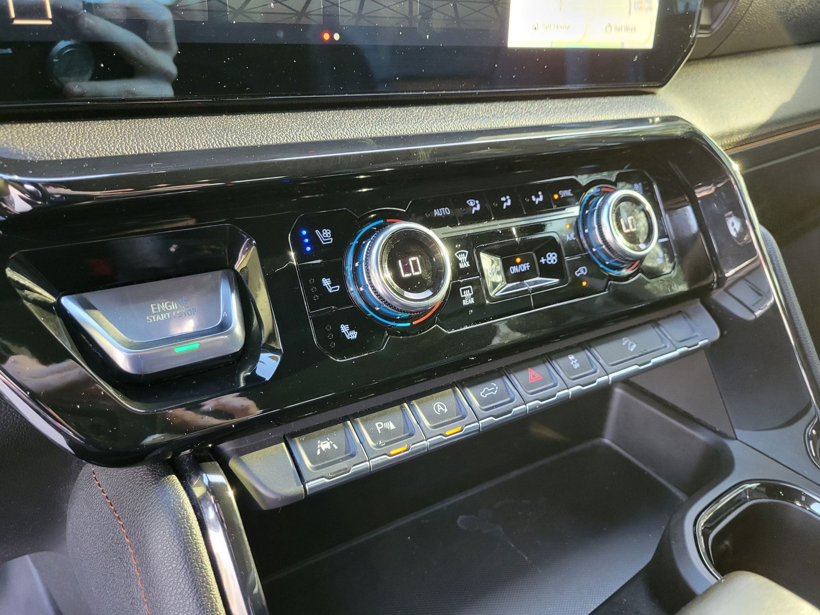 Used 2024 GMC Sierra 1500 AT4 w/ Technology Package AWD/4WD image 18