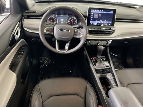 Used 2025 Jeep Compass Limited w/ Sun & Sound Group AWD/4WD image 23