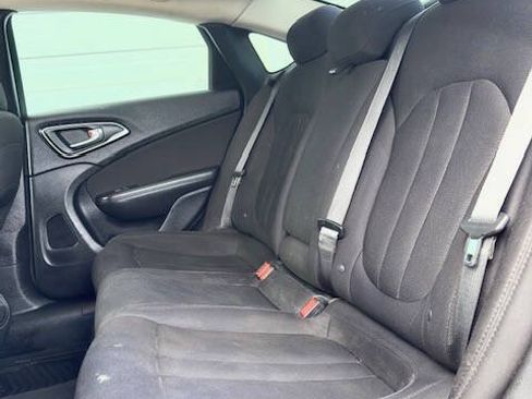 Used 2015 Chrysler 200 Limited FWD image 10