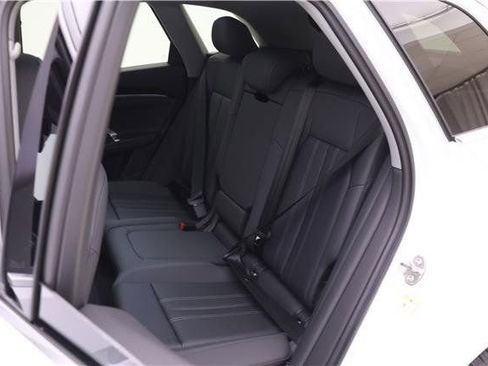 Used 2025 Audi Q5 Premium w/ Convenience Package image 10