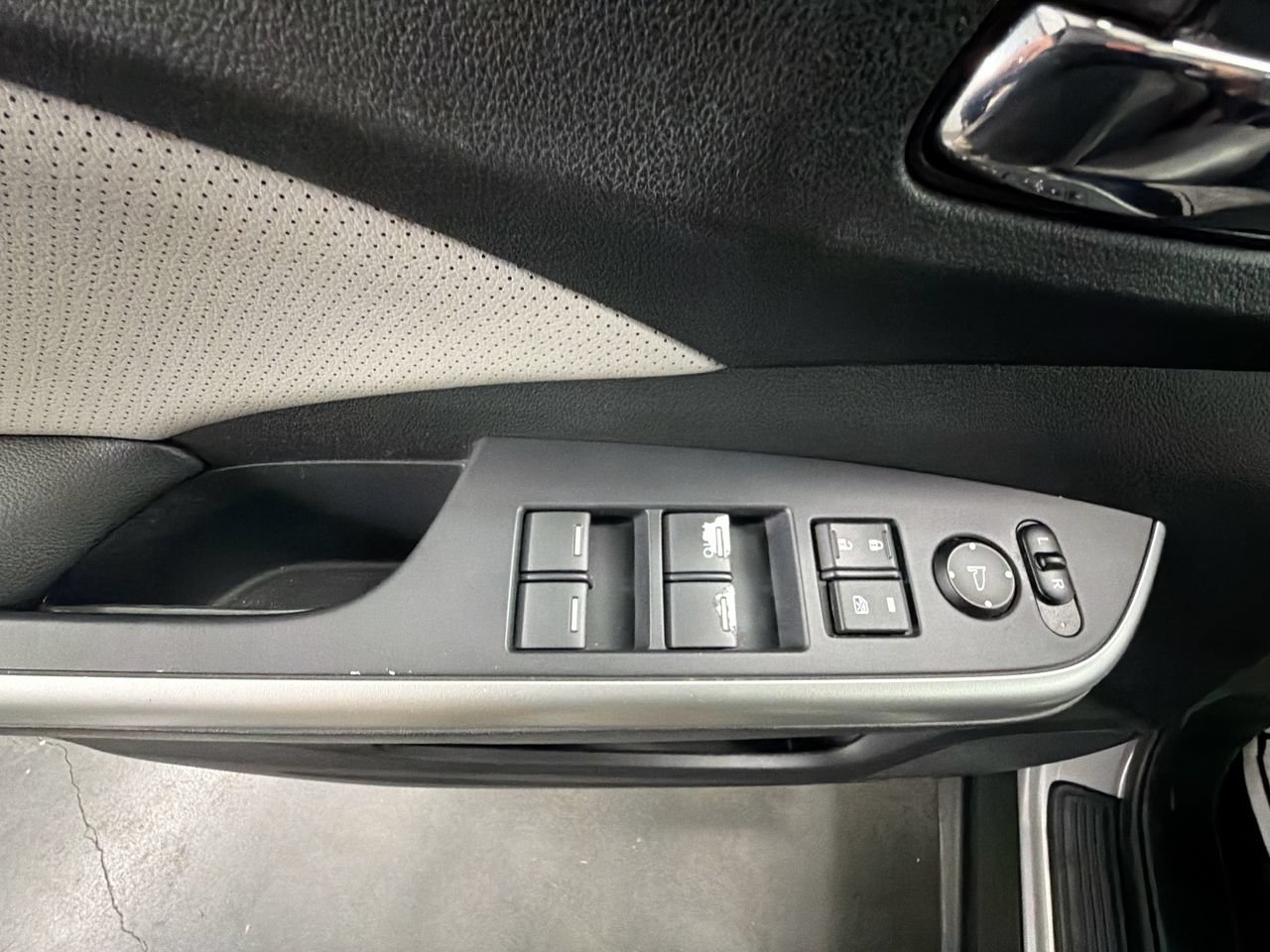 Used 2016 Honda CR-V EX-L image 23