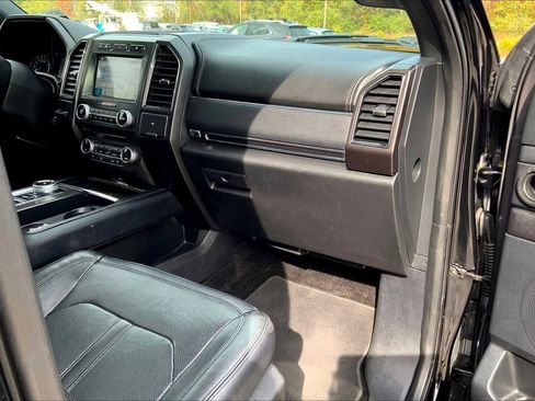 Used 2018 Ford Expedition Limited image 18