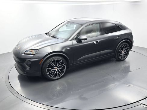 Used 2026 Porsche Macan Electric RWD image 31