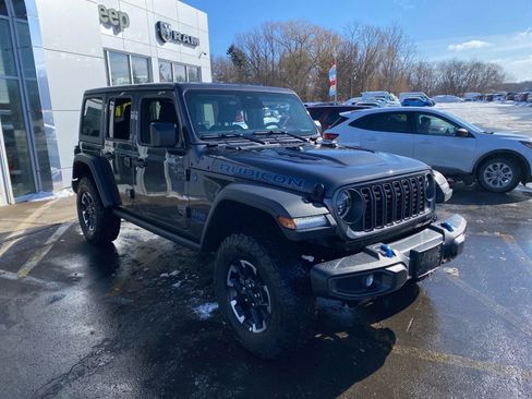 Used 2025 Jeep Wrangler Unlimited Rubicon 4xe w/ Convenience Group image 6