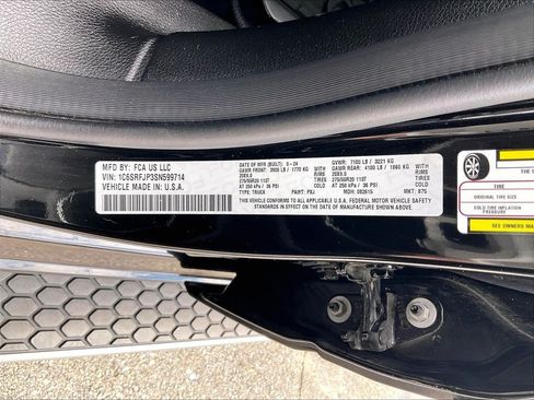Used 2025 RAM 1500 Laramie AWD/4WD image 32