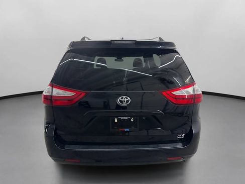 Used 2018 Toyota Sienna XLE w/ XLE Navigation Package AWD/4WD image 8